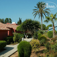 Makronissos Village Club 