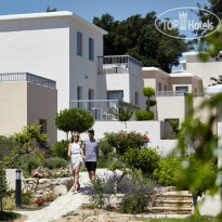 Louis St. Elias Resort 