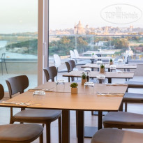 115 The Strand Hotel & Suites