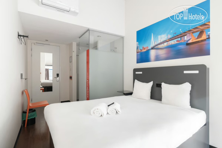 Hotel photo easyHotel Rotterdam City Centre 2*