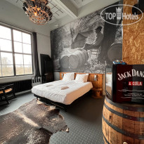 Blue Collar Hotel 