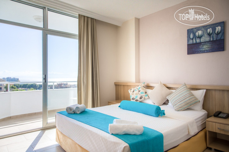 Ponz Hotel