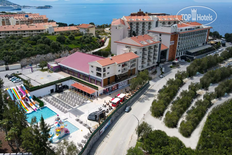 Ramada Hotel & Suites by Wyndham Kusadasi