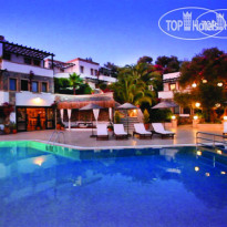 4 Reasons Hotel & Bistro 