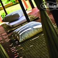 4 Reasons Hotel & Bistro 