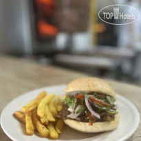 Holiday Inn Resort Bodrum Гамбургерная- сухой гамбургер.