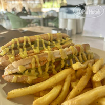 Holiday Inn Resort Bodrum Снек ресторан на пляже. Хотдог