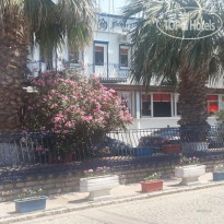 Michelles Suites Отель