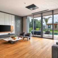 The Norm Collection Doora 