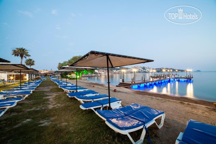 Пляж в Hua Hin Marriott Resort & SPA 5*
