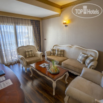 Azka Suite Room