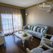 Azka Suite Room