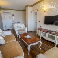 Azka Suite Room