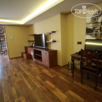 Azka Business Suite Room