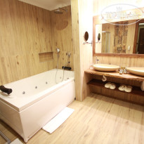Azka Business Suite Room