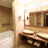 Azka Business Suite Room