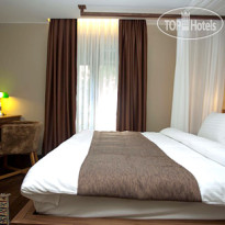 Juliet Rooms & Kitchen