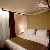 Juliet Rooms & Kitchen