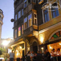 Ilya Pera Hotel 