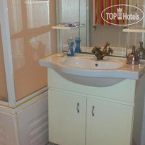 The Little House Hostel 