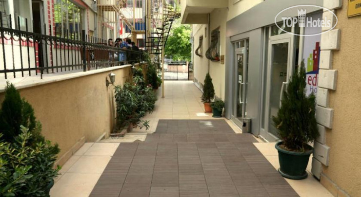 New photos from tourists Educa Hostel Airport