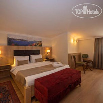 Porta Romanos Hotel 
