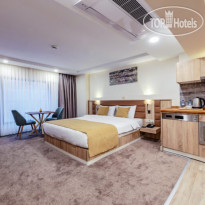 Roys Hotel & Suites 