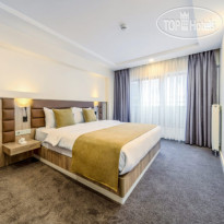Roys Hotel & Suites 