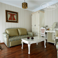 Muyan Suites Sitting Room of the Family Sui