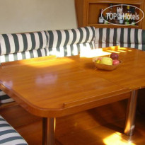 Yacht Charter Hotel 