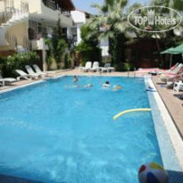 Grass Apart Hotel Бассейн