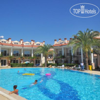 Oasis Village Hotel Бассейн