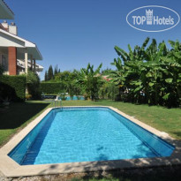 Oasis Village Hotel Бассейн