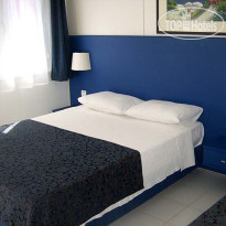 Blue & White Hotel