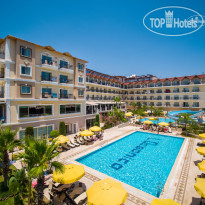 Открытый бассейн в главном корпусе без горок (с подогревом) в L oceanica Beach Resort Hotel 5*