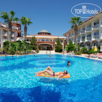 Larissa Sultans Beach 
