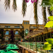 Ambassador Plaza Hotel