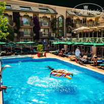 Ambassador Plaza Hotel