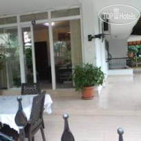 Altun Apartment Вход в отель
