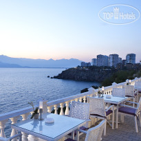 La Boutique Blanche Bistro