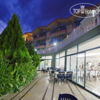 Clover Magic Park Side Hotel 