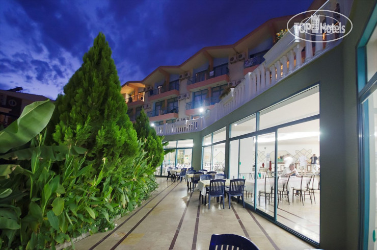 Clover Magic Park Side Hotel