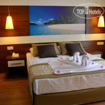 Adella Side Hotel
