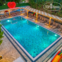 Club Big Blue Suit Hotel 