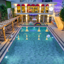 Club Big Blue Suit Hotel 