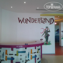 Azura Deluxe Resort & Spa Hotel 