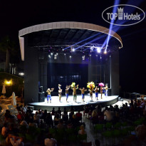 Azura Deluxe Resort & Spa Hotel 