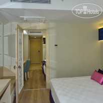 Azura Deluxe Resort & Spa Hotel