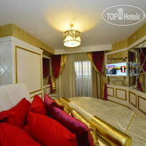 Azura Deluxe Resort & Spa Hotel