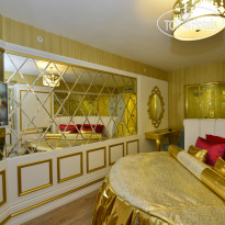 Azura Deluxe Resort & Spa Hotel